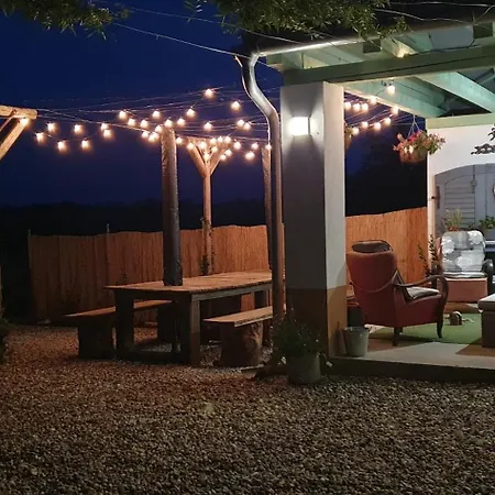 Viragos Birtok Es Vendeghaz 公寓 维拉尼