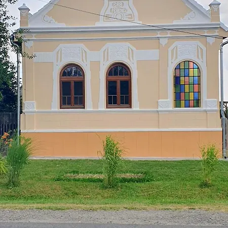 Viragos Birtok Es Vendeghaz Виллань