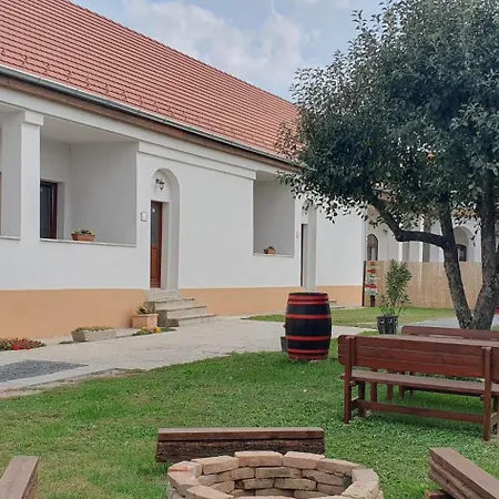 Viragos Birtok Es Vendeghaz