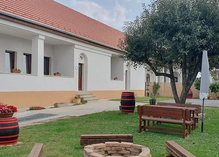 Viragos Birtok Es Vendeghaz